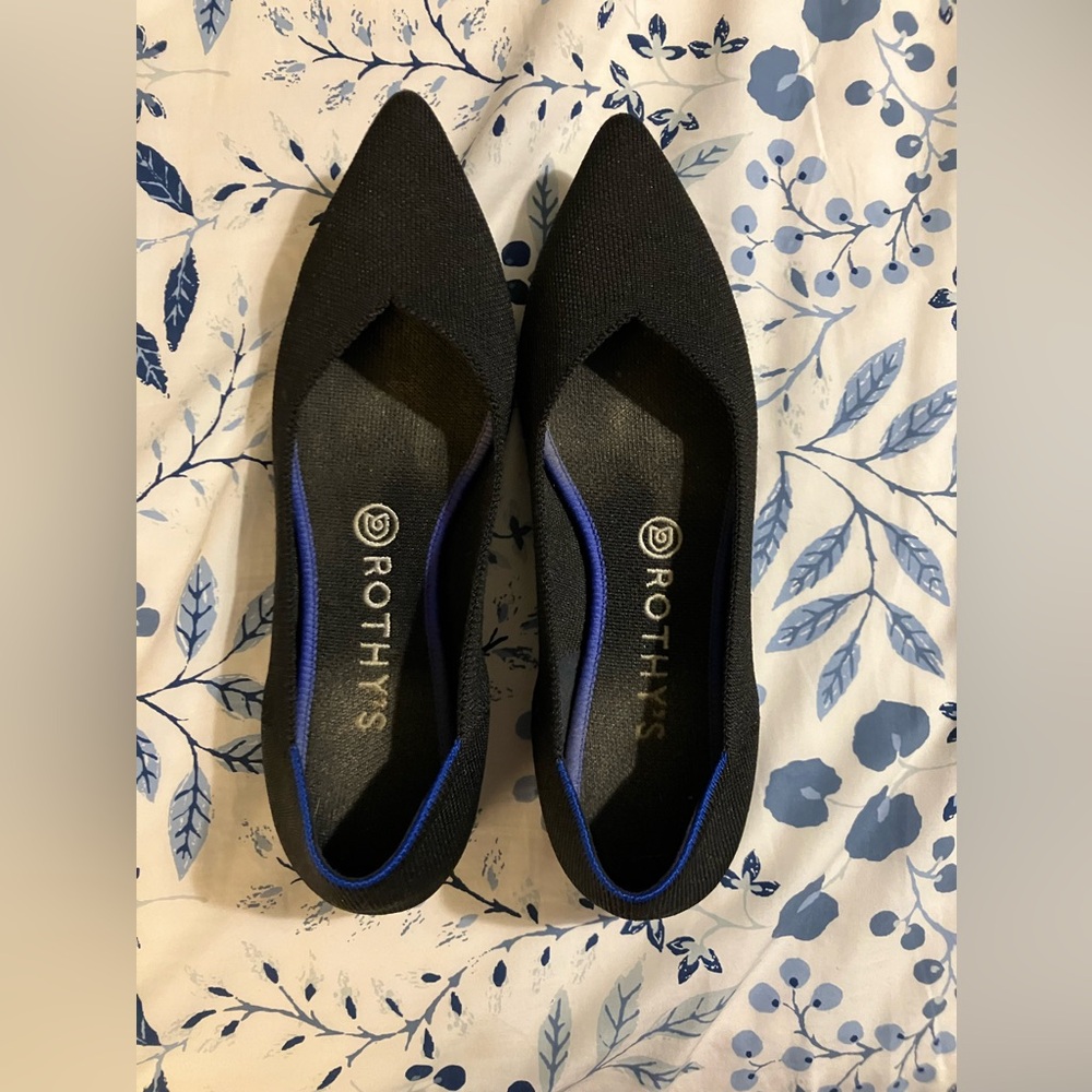 Black Rothy’s the point flat size 9